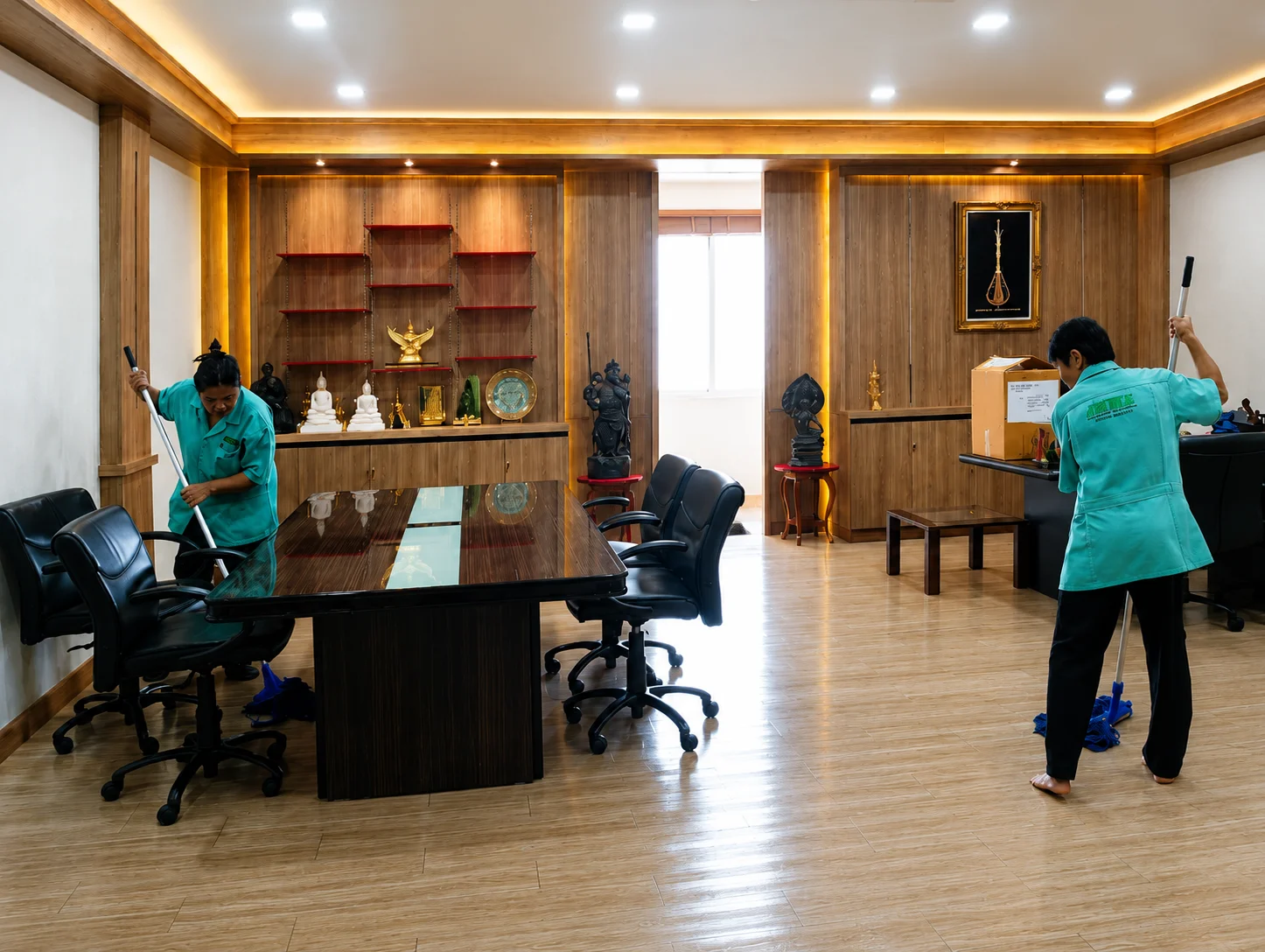 สำนักงาน ออฟฟิศ และอาคารที่ได้รับการทำความสะอาดอย่างเป็นระบบ